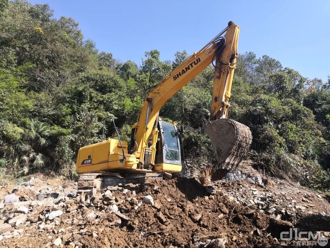 中国挖掘机供不应求，有企业一季度出口激增70％，原因有哪些